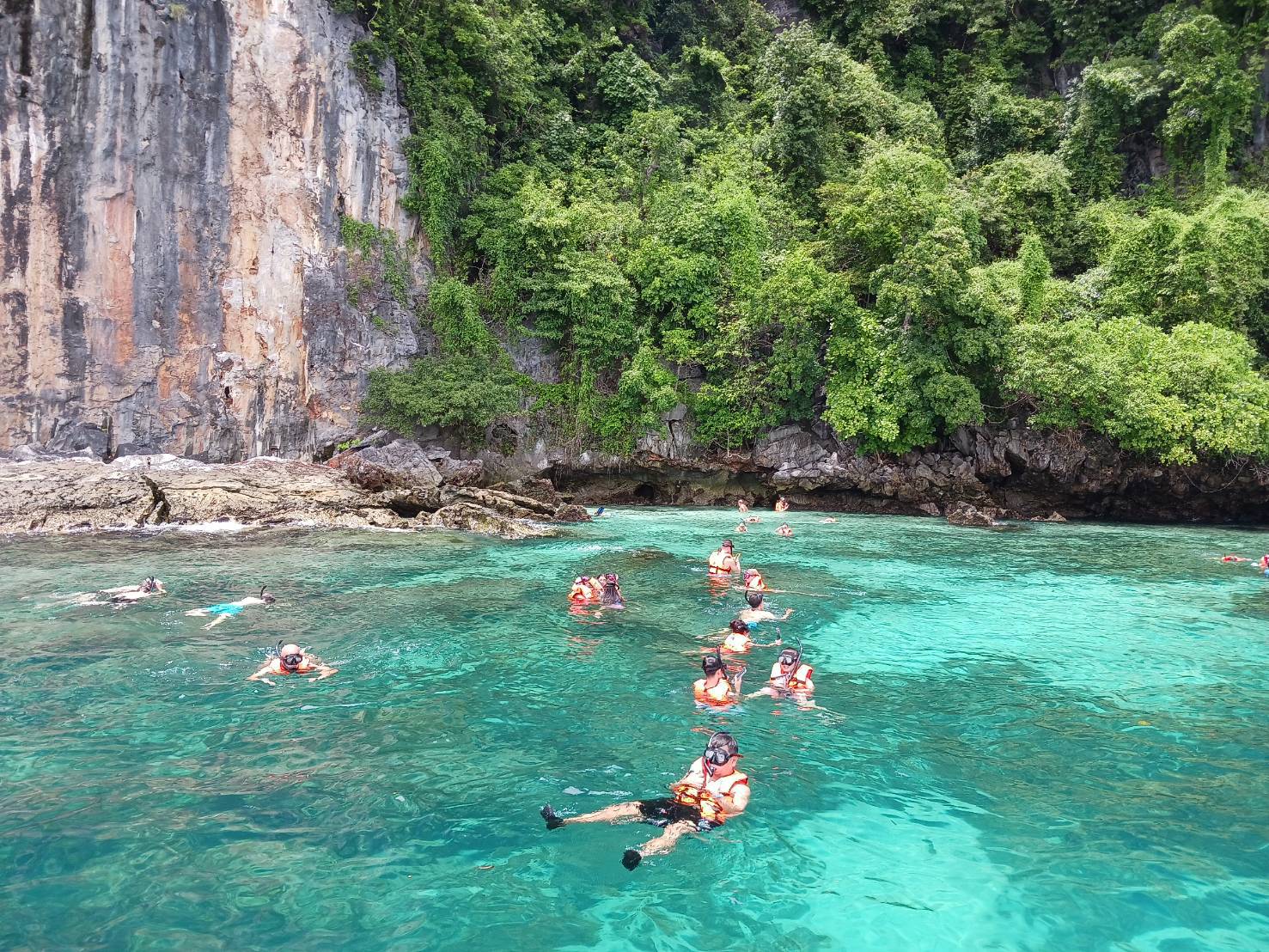 PHI PHI ISLANDS – MAYA BAY & KHAI ISLAND BY SPEEDBOAT
