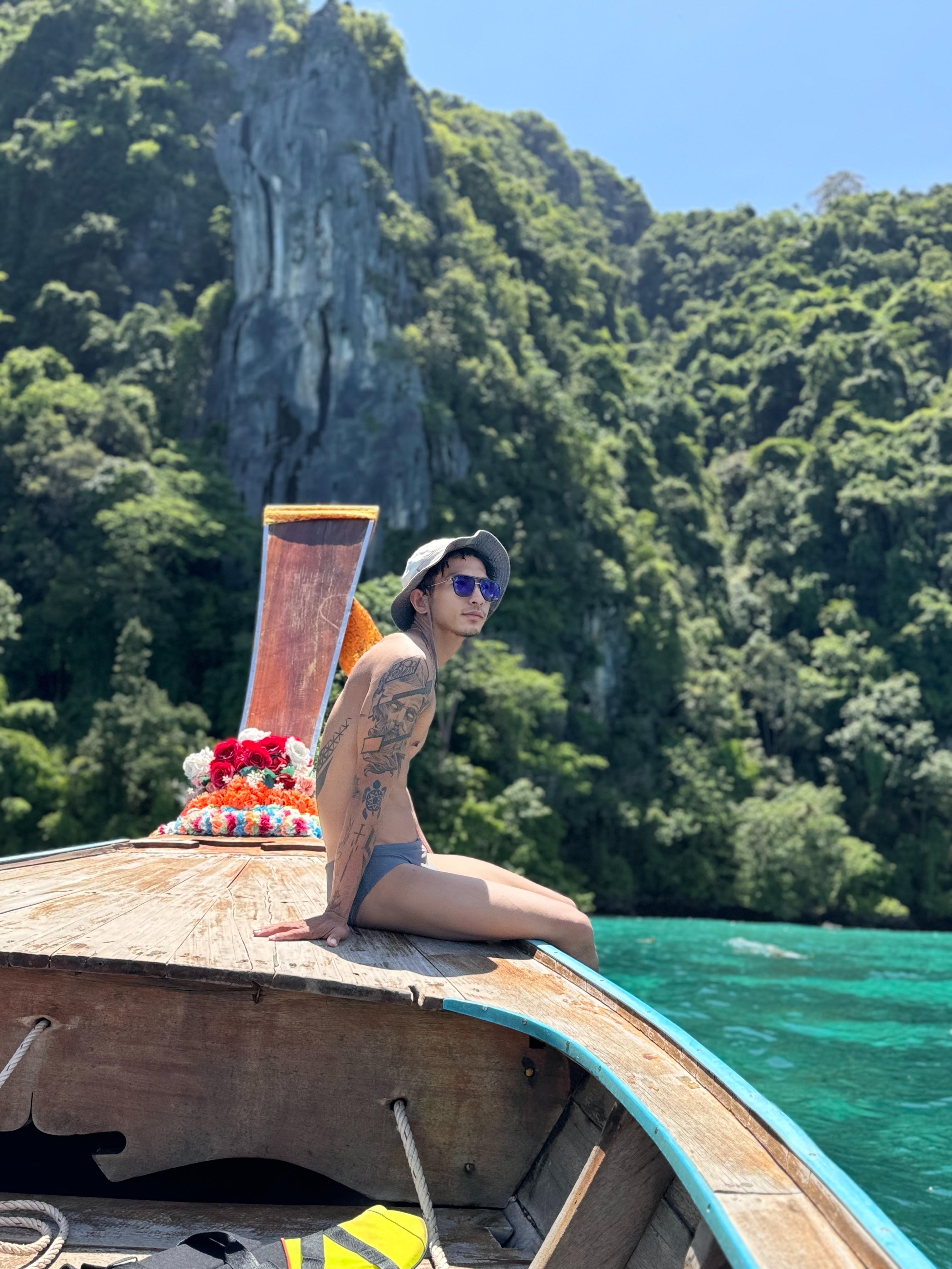 Phi Phi Island Longtail Boat Tour by Speedboat from Phuket